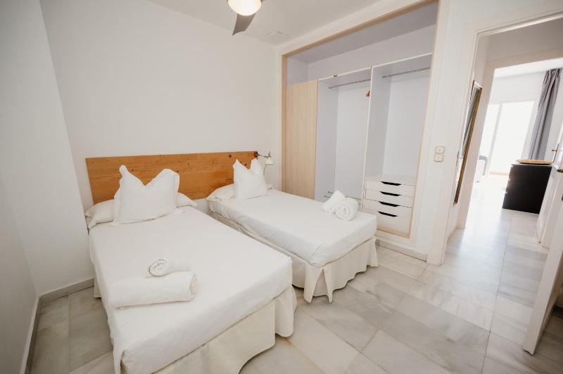 Apartamentos PUERTO MARINA DEL ESTE - image 12