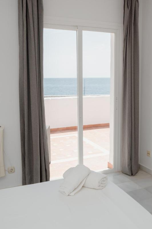 Apartamentos PUERTO MARINA DEL ESTE - image 13