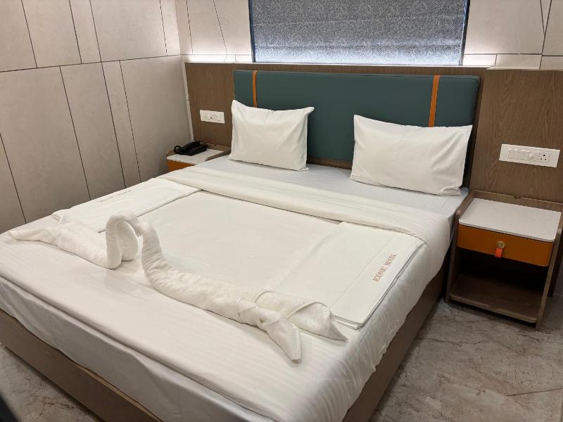 Iconic Hotel - image 12