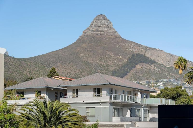 Stylish Sea Point Apartment - image 14