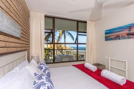 Beachfront Apartment with Ocean Views Pool & Direct Beach Access - image 7