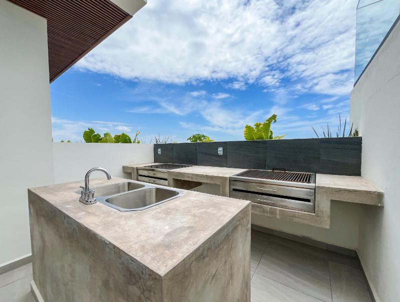 Makeva Ocean View Steps from the Beach - image 26