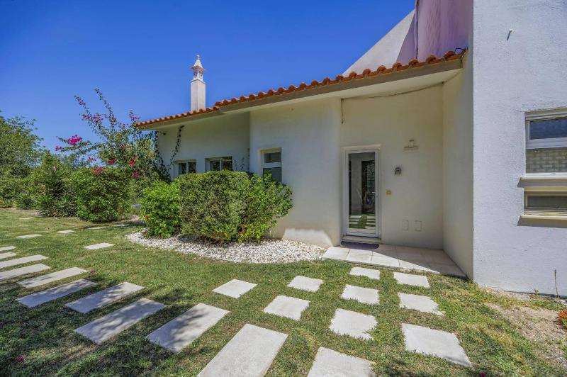 Villa Alfarrobeira by Villa Plus - image 17