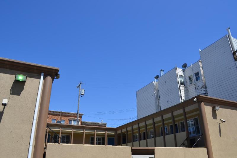 Alpha Inn and Suites - image 5