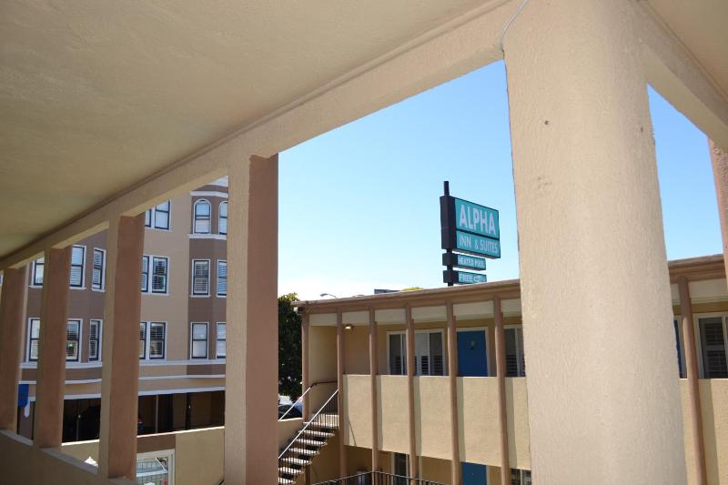Alpha Inn and Suites - image 6