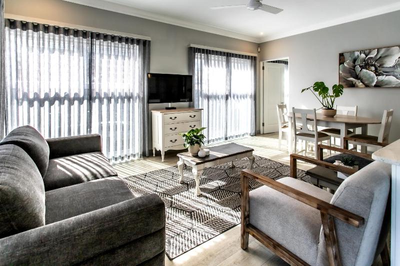 Whale Coast Ocean Villa - image 8