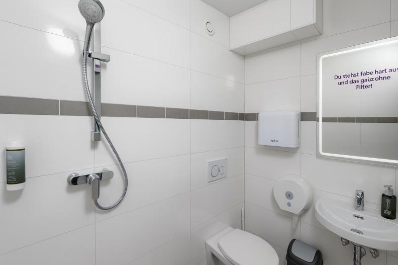 Hotelkonkurrenz Hostel - image 14