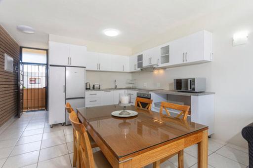Beachfront Apartment with Ocean Views Pool & Direct Beach Access - image 6