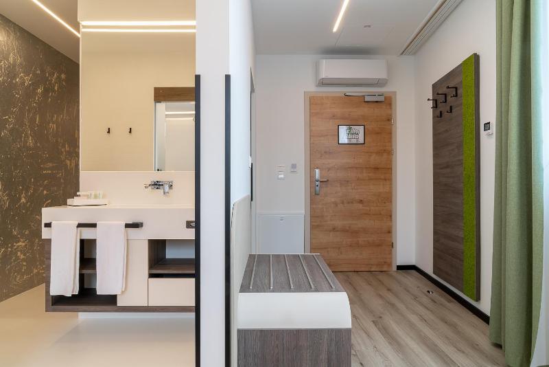 CHRIZZ Rooms - image 3