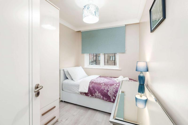 3 Bedroom Apartment with Free Parking Sheffield City Centre - image 12