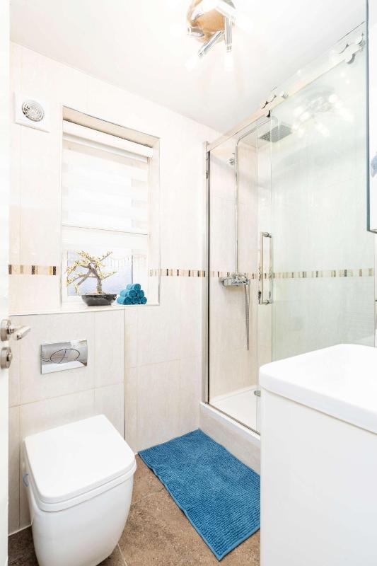 3 Bedroom Apartment with Free Parking Sheffield City Centre - image 16