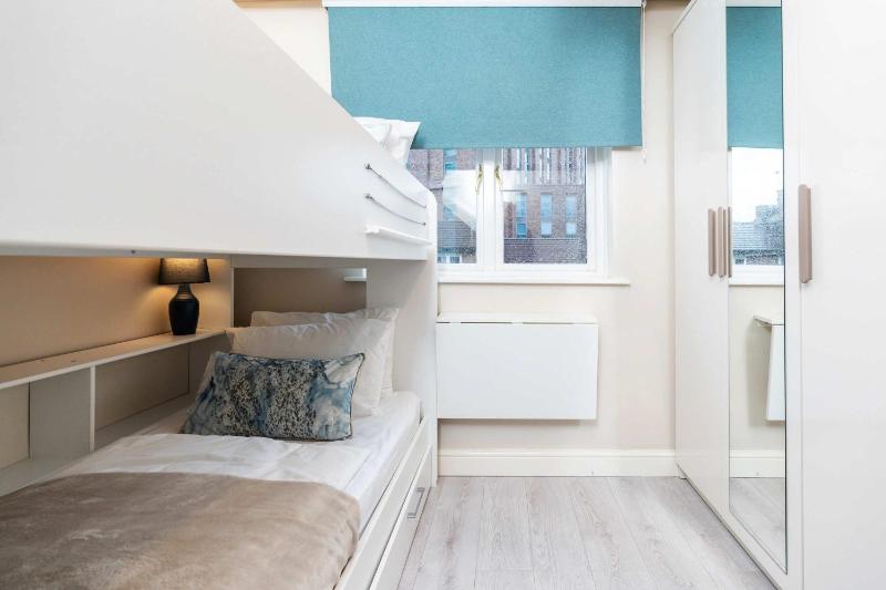 3 Bedroom Apartment with Free Parking Sheffield City Centre - image 11