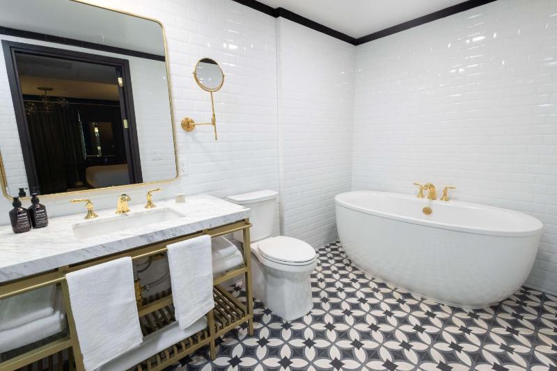 Whisky Hotel Hollywood - image 14