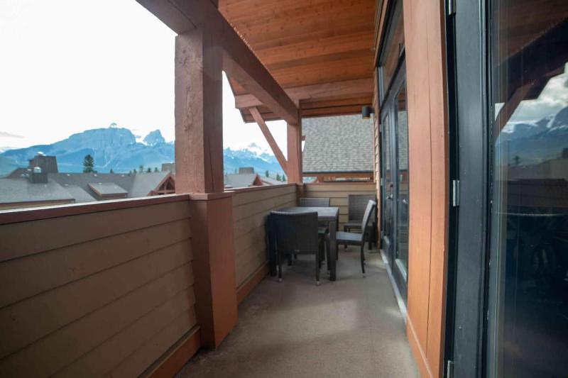 Luxury Penthouse - 3 King Suites - UG Parking - image 12