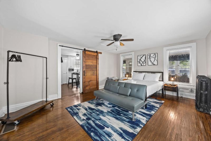 Cozy & Updated Unit in the Heart of the Highlands - image 2