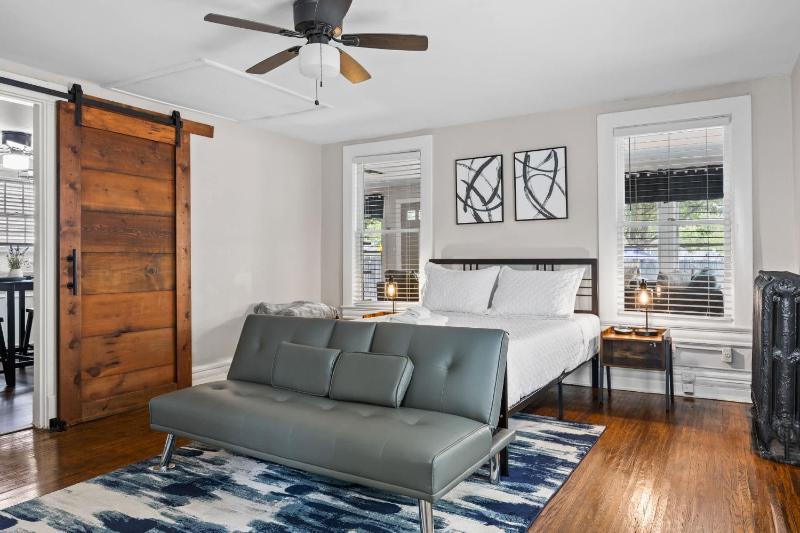 Cozy & Updated Unit in the Heart of the Highlands - image 16