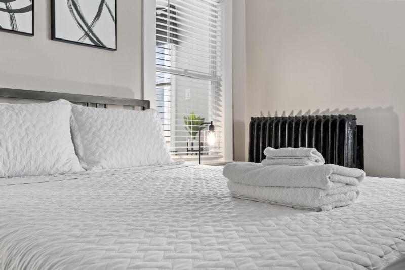 Cozy & Updated Unit in the Heart of the Highlands - image 32