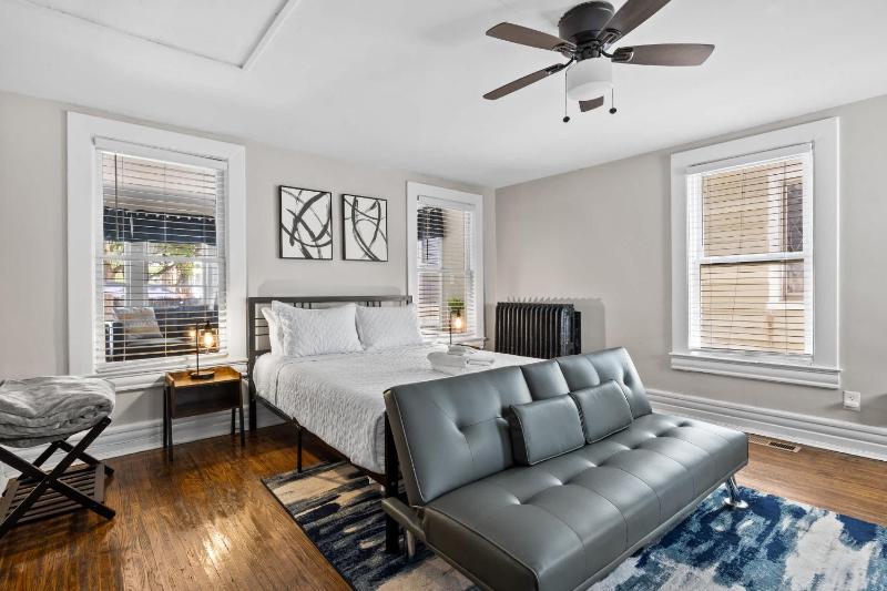 Cozy & Updated Unit in the Heart of the Highlands - image 19