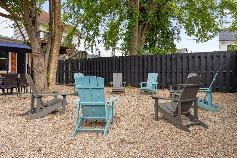 Cozy & Updated Unit in the Heart of the Highlands - image 35