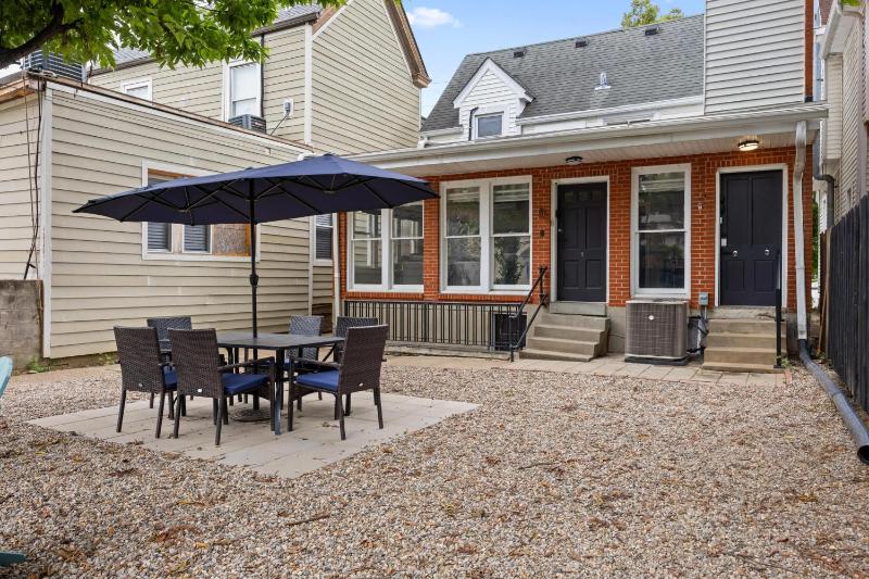 Cozy & Updated Unit in the Heart of the Highlands - image 39