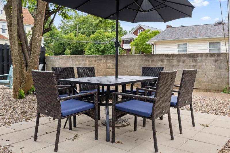 Cozy & Updated Unit in the Heart of the Highlands - image 20