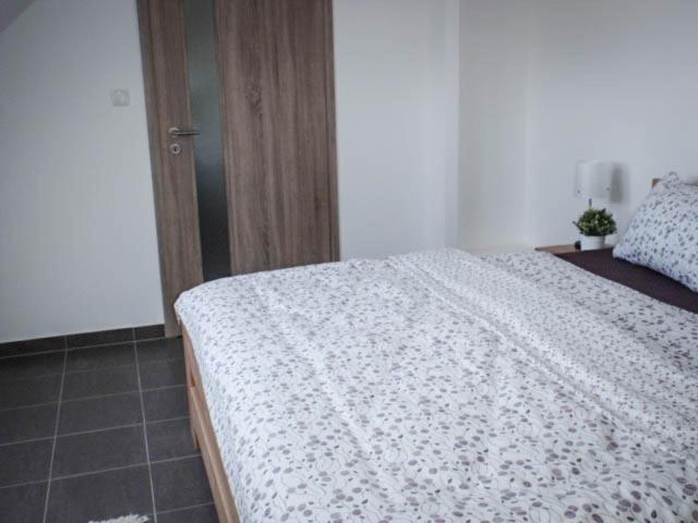 Quintuple Apartment image 1
