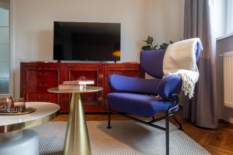 Quirky Top-Floor 1BR Nest in the Historic Center - image 15