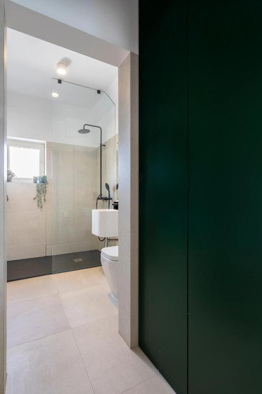 Quirky Top-Floor 1BR Nest in the Historic Center - image 4
