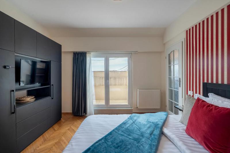 Quirky Top-Floor 1BR Nest in the Historic Center - image 6