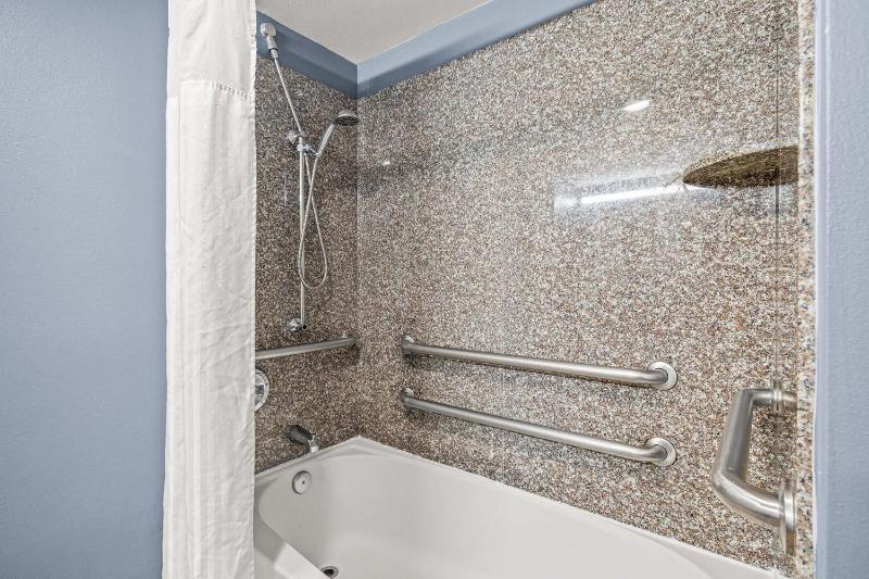 Quality Inn & Suites Tampa near Fairgrounds and Casino - image 2