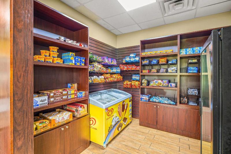 Quality Inn & Suites Tampa near Fairgrounds and Casino - image 35