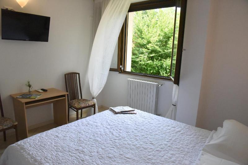 Standard Double Room image 2