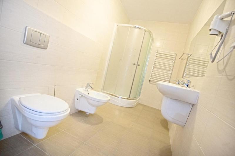 Single Room image 3