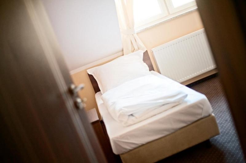 Single Room image 4