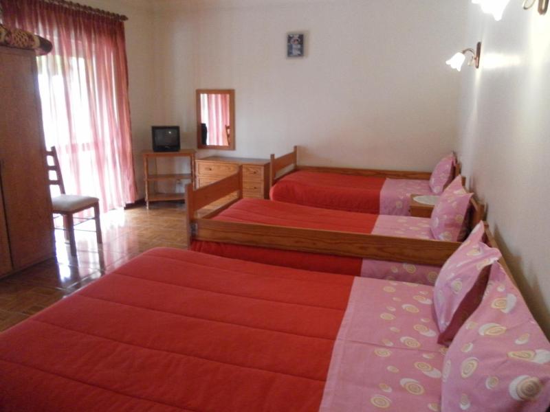 Triple Room with Private Bathroom image 3