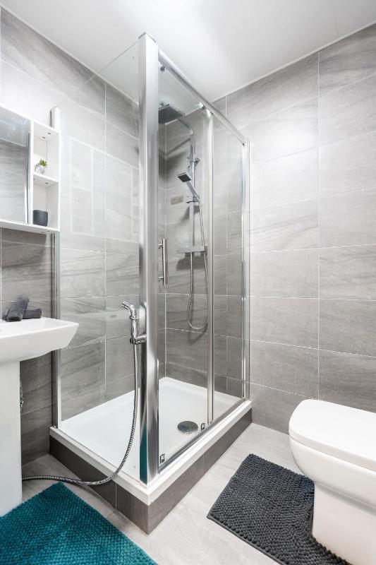 1 Bedroom Apartment with Free Parking near Hallamshire Hospital - image 15