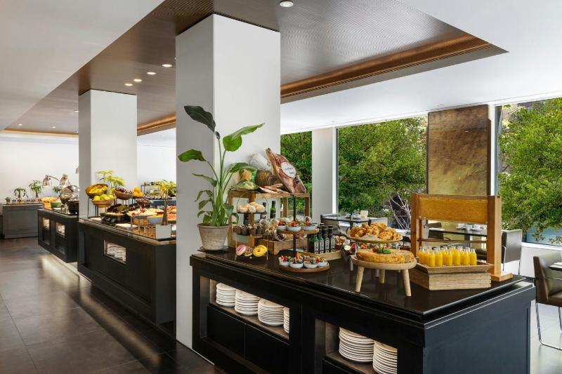 Renaissance Barcelona Hotel - image 7