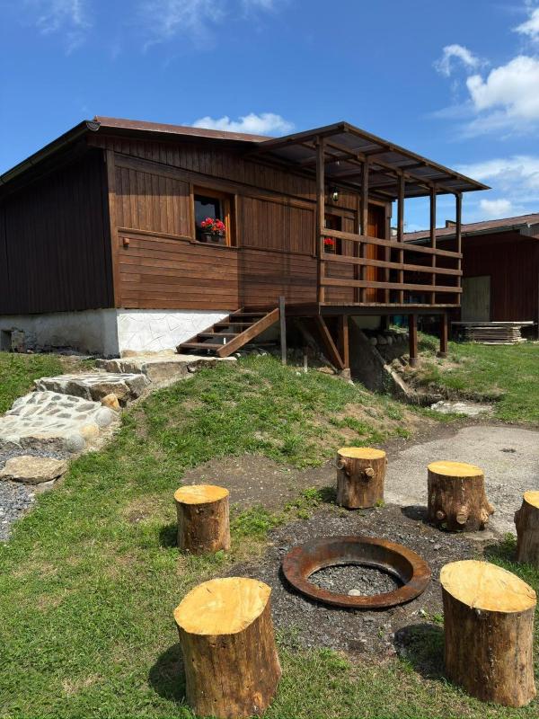 Chatky na Borovej Sihoti - shared toilet and showers - image 1