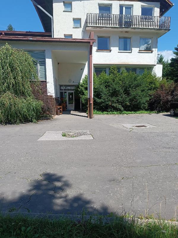 Chatky na Borovej Sihoti - shared toilet and showers - image 2