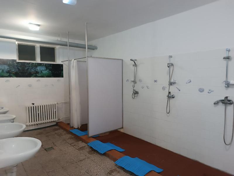 Chatky na Borovej Sihoti - shared toilet and showers - image 21
