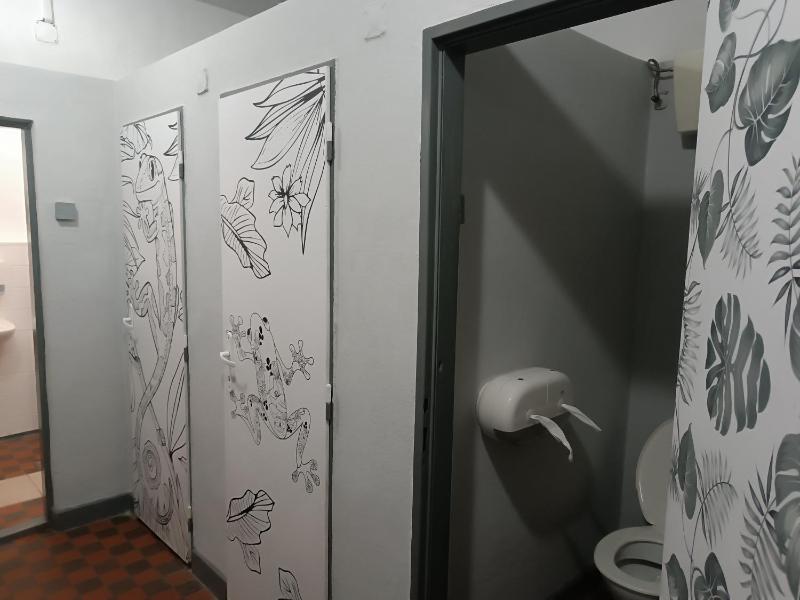 Chatky na Borovej Sihoti - shared toilet and showers - image 28