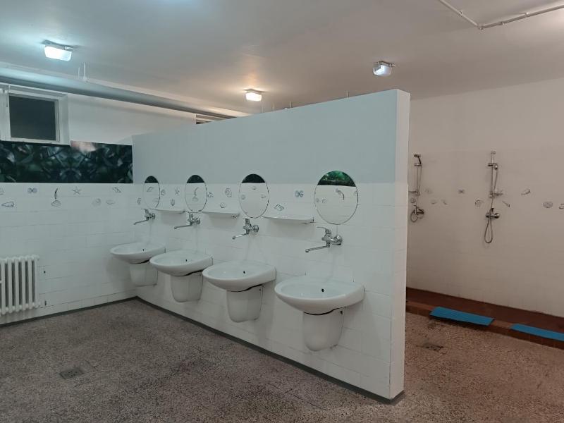 Chatky na Borovej Sihoti - shared toilet and showers - image 19