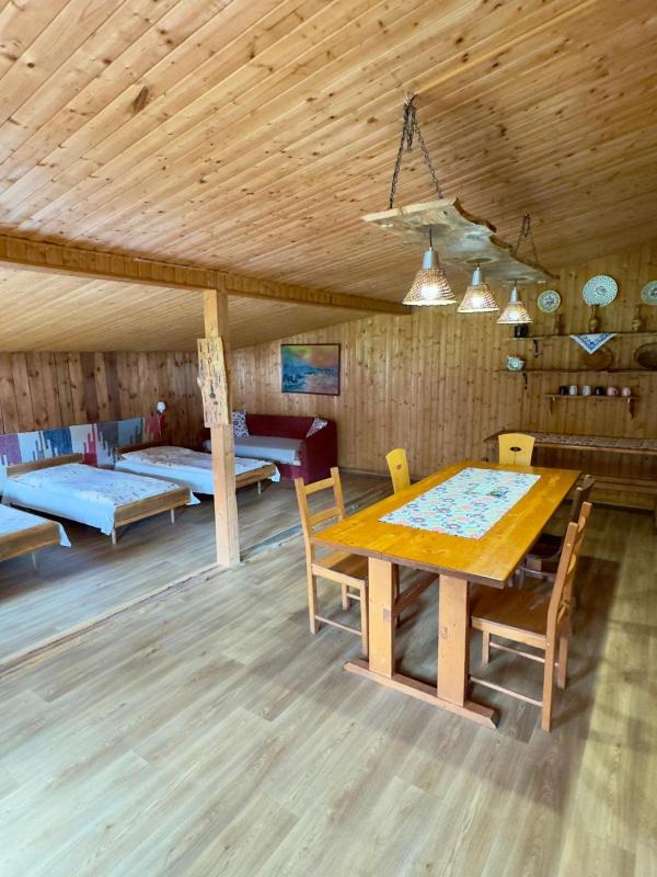 Chatky na Borovej Sihoti - shared toilet and showers - image 10