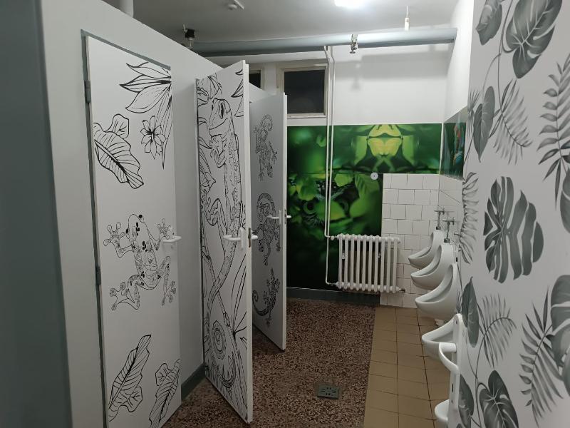 Chatky na Borovej Sihoti - shared toilet and showers - image 9