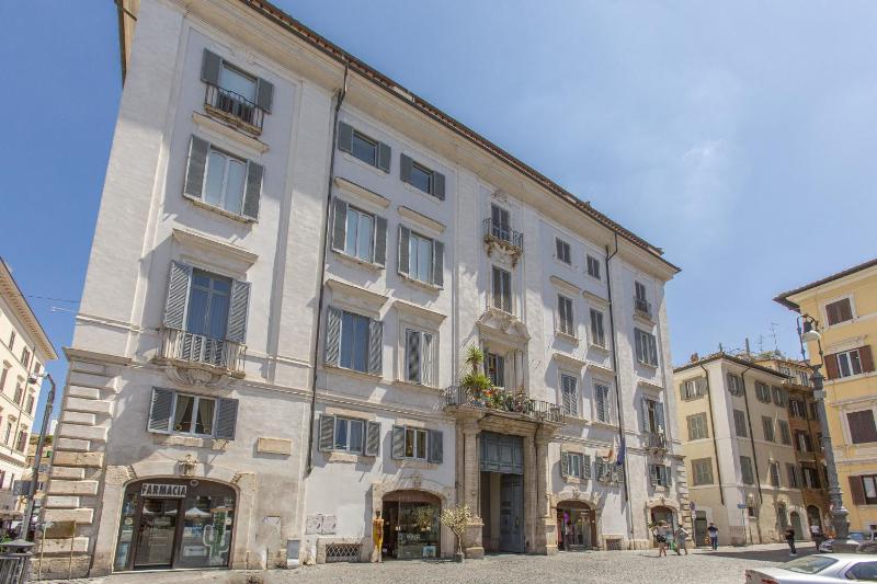 Farnese House - image 5
