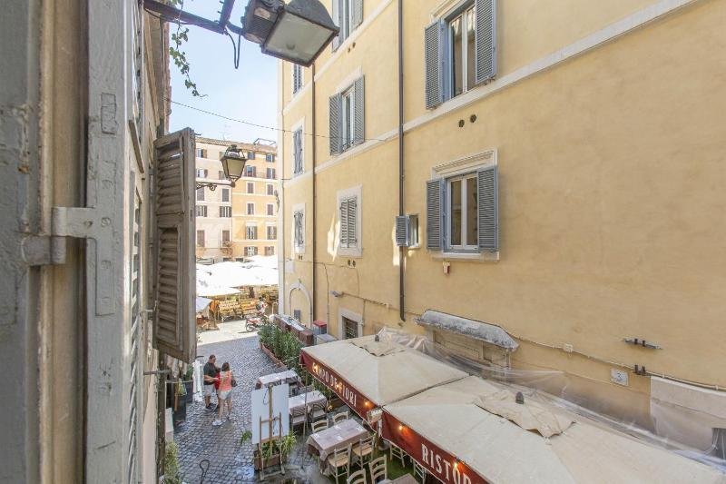 Farnese House - image 11