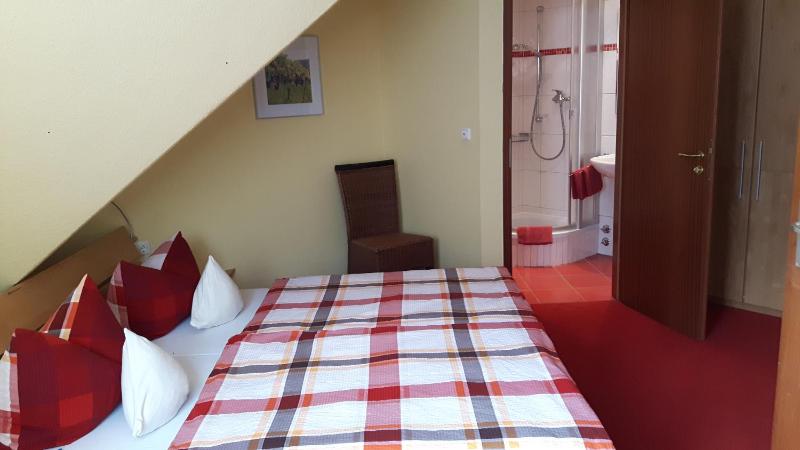 Triple Room with Private Bathroom image 3