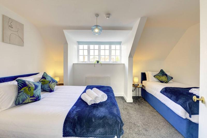 Luxurious 1 Bed flat Long stays welcome - image 10