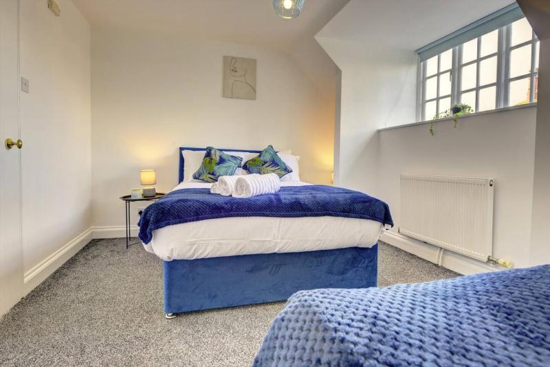 Luxurious 1 Bed flat Long stays welcome - image 4