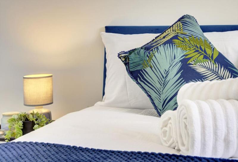 Luxurious 1 Bed flat Long stays welcome - image 8